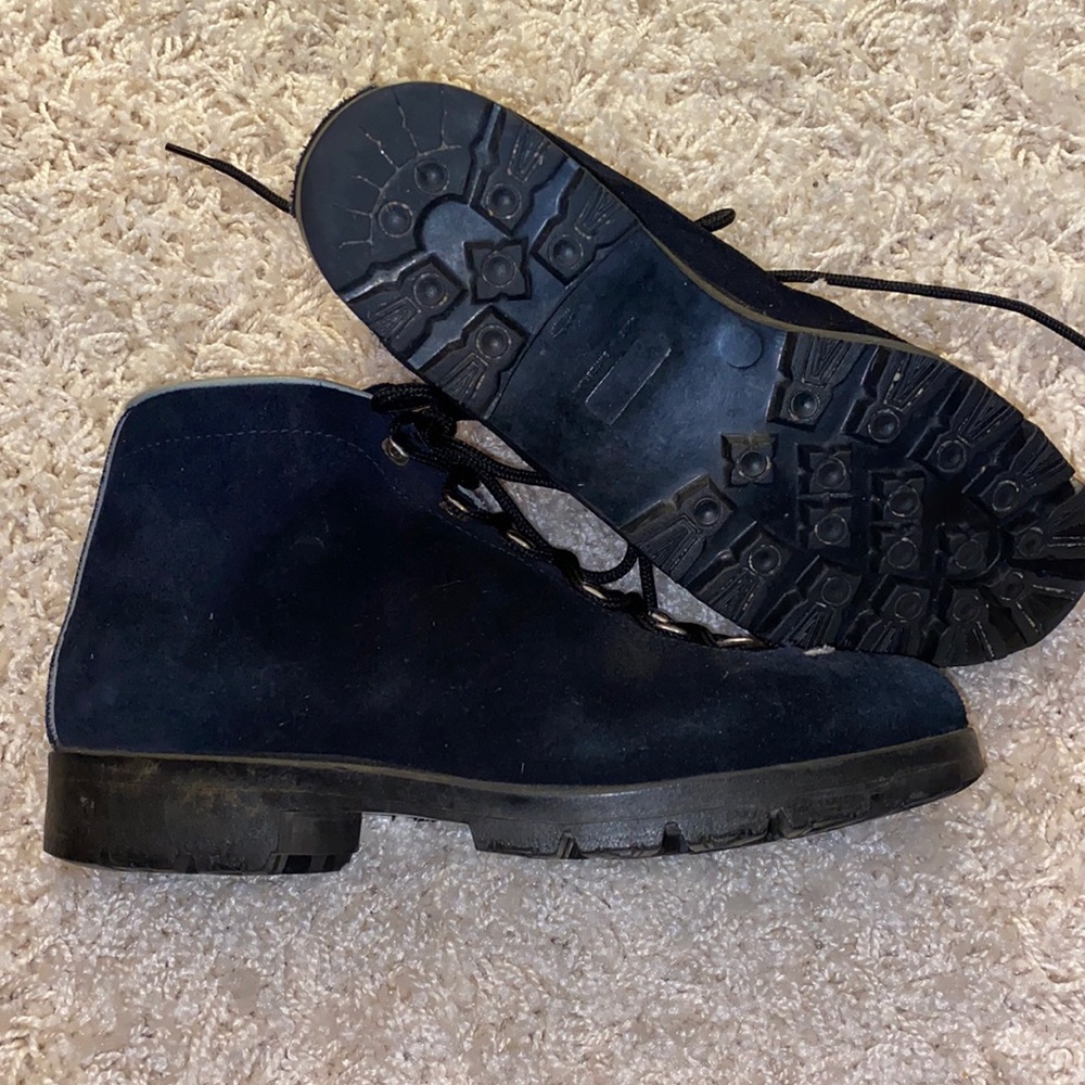 Women’s lace up boot